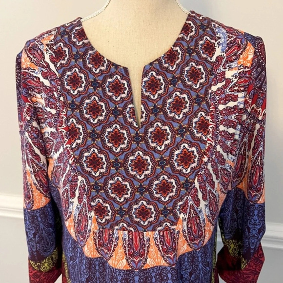 Francesca’s Olive Hill Patterned V-Neck Blouse, Size M - Picture 3 of 9